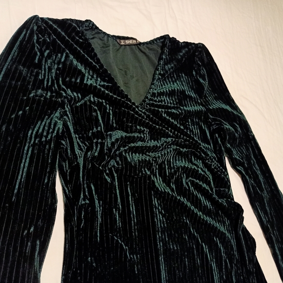 Shein Green Velvet Dress - Picture 3 of 5